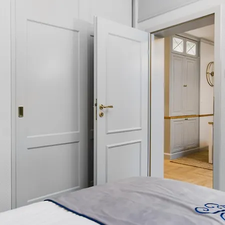 ,,cesarski Dwor” *