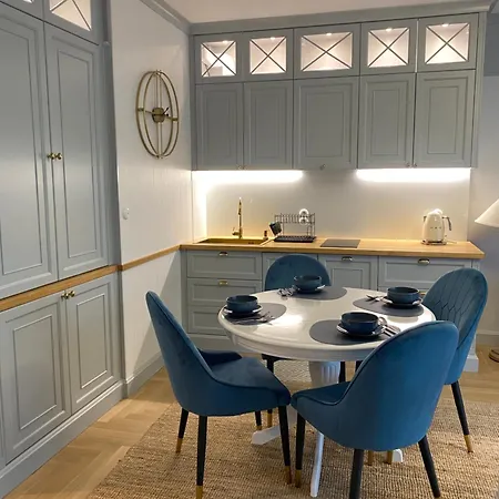 ,,cesarski Dwor” *