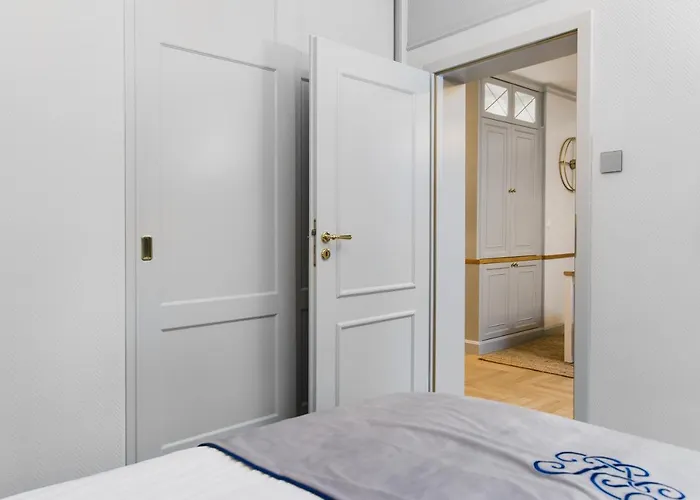 ,,cesarski Dwor” *